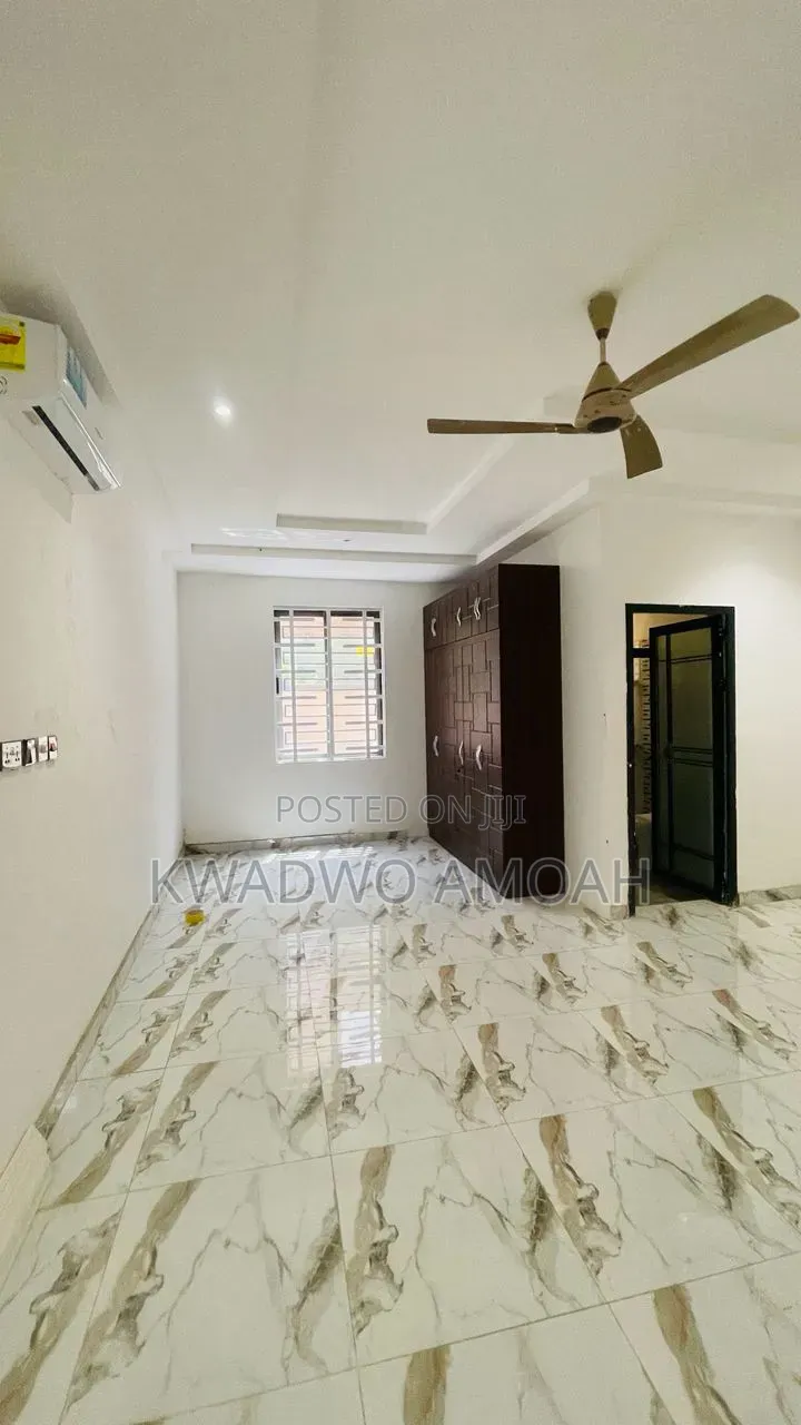 3bdrm House in Olebu for sale