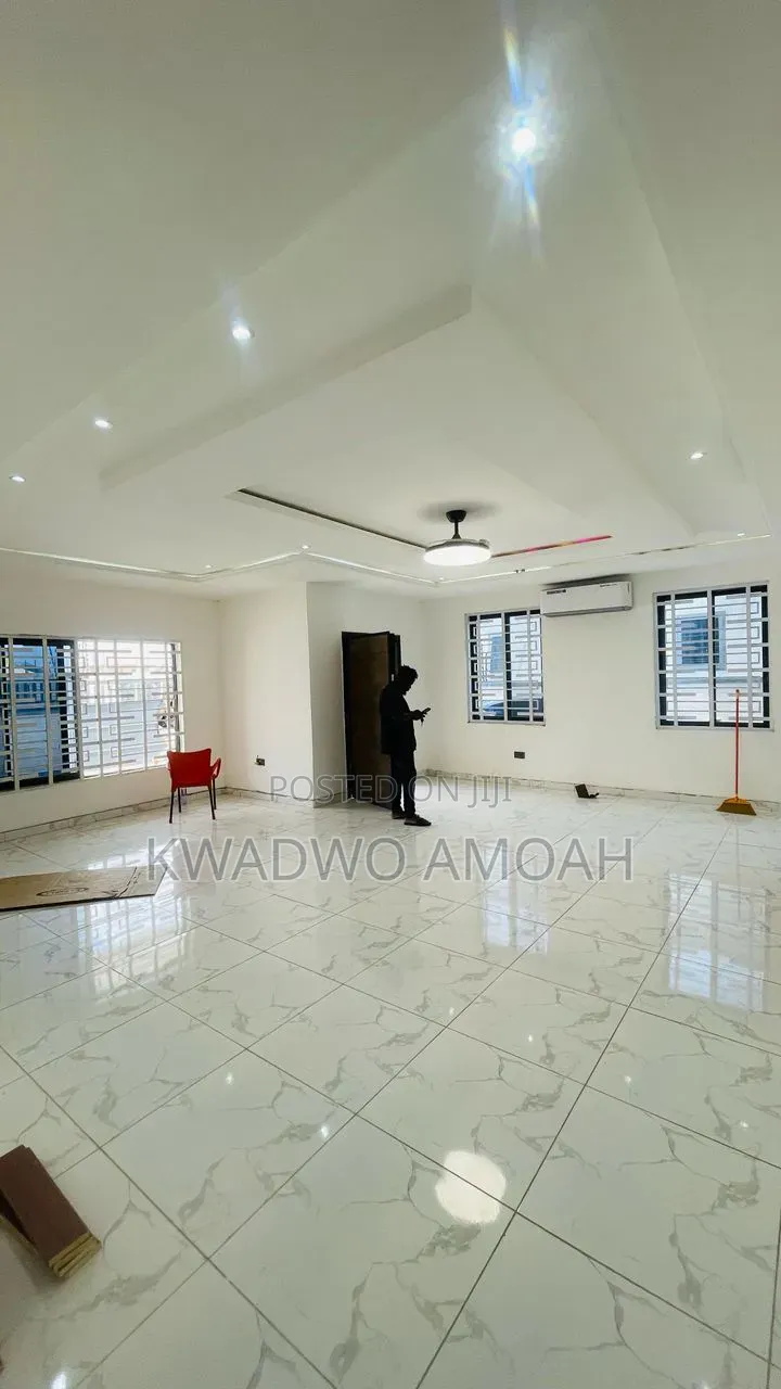 3bdrm House in Olebu for sale