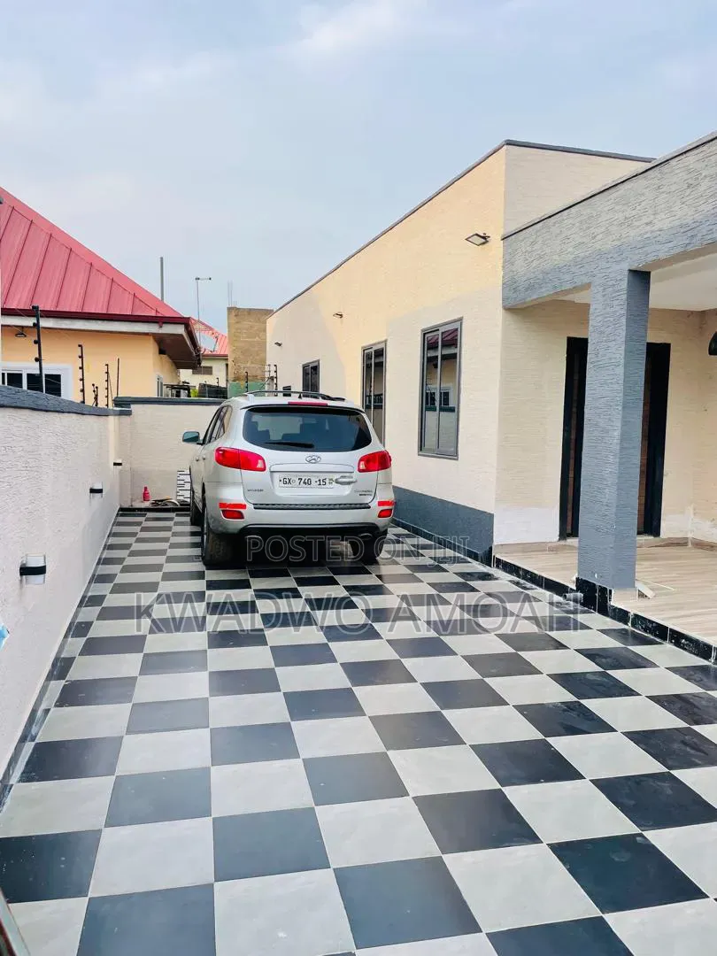 3bdrm House in Olebu for sale