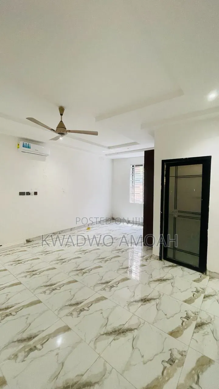 3bdrm House in Olebu for sale