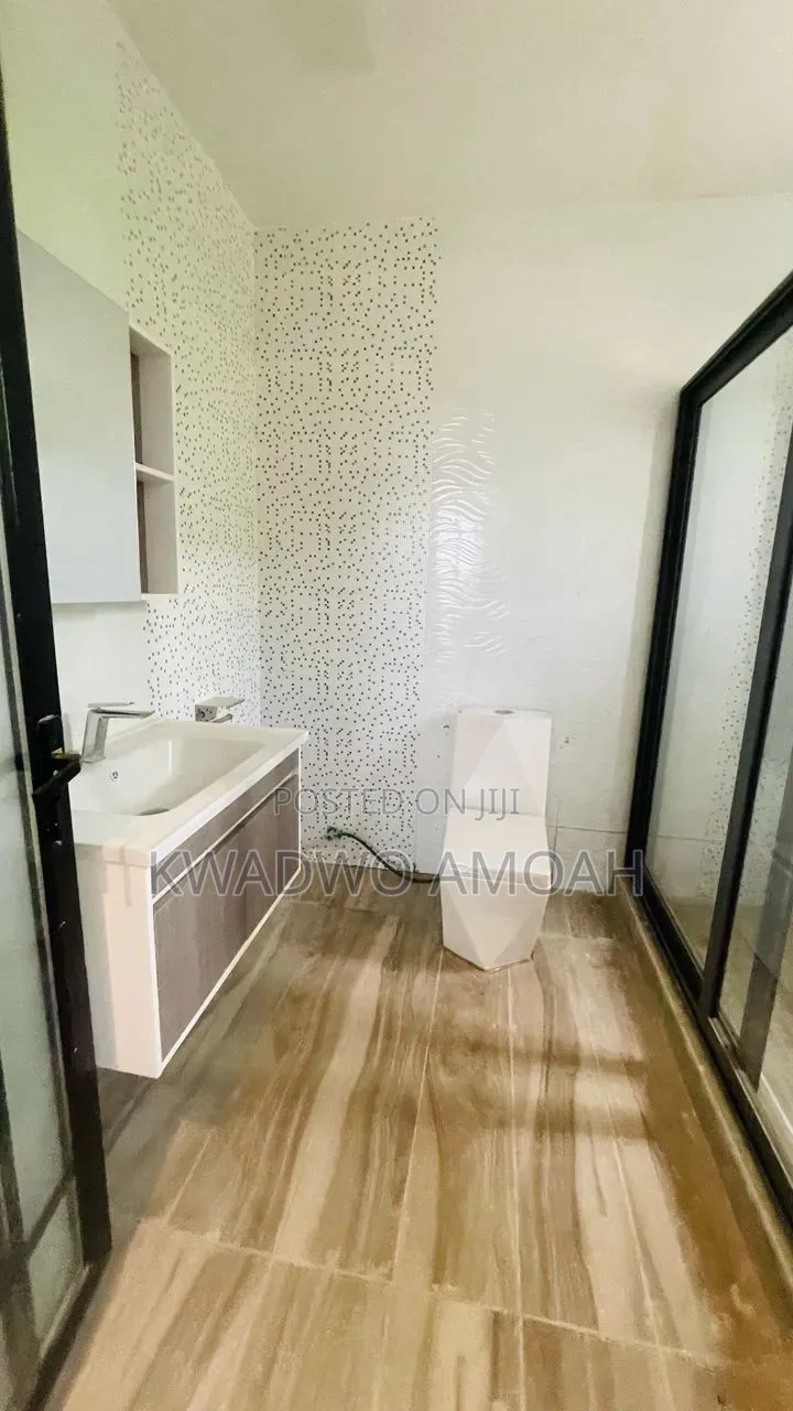3bdrm House in Olebu for sale