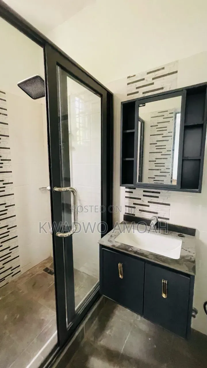 3bdrm House in Olebu for sale