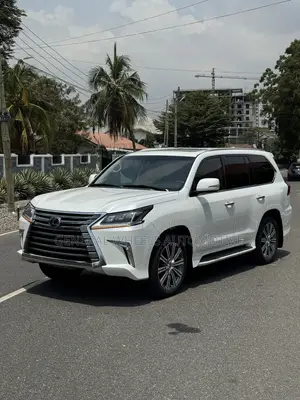 Lexus LX 570 AWD 2017 White