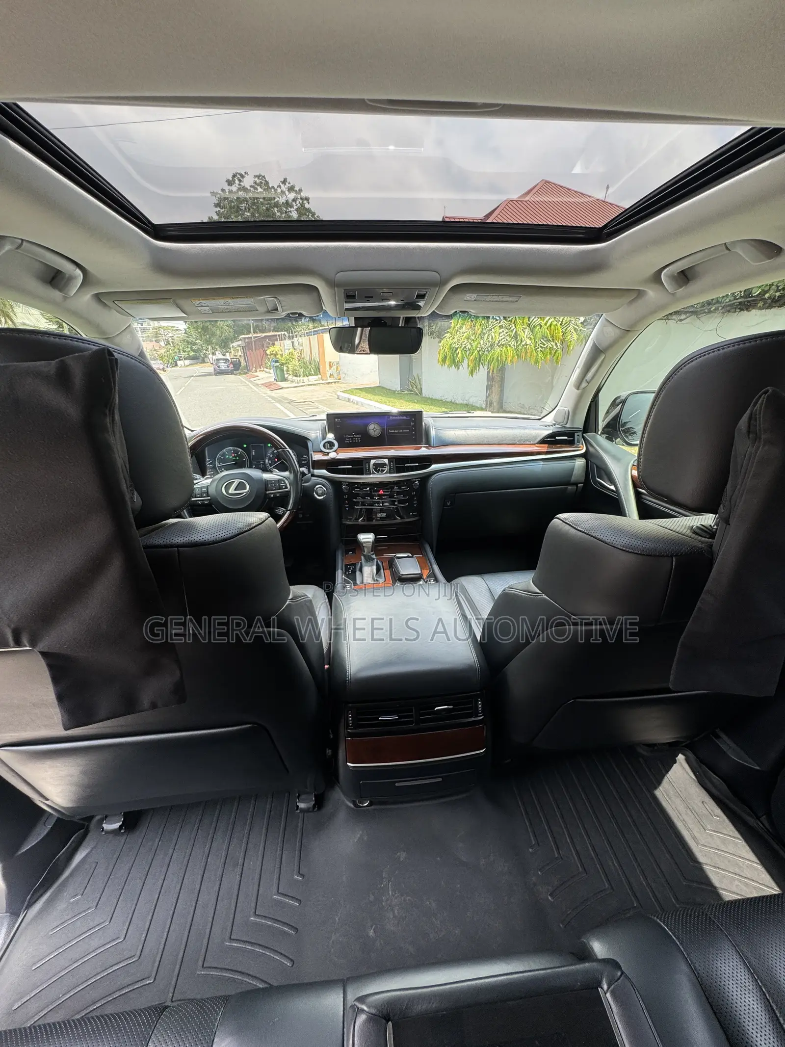 Lexus LX 570 AWD 2017 White