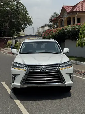 Lexus LX 570 AWD 2017 White