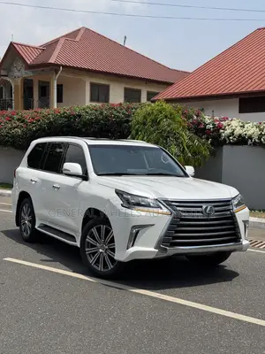 Lexus LX 570 AWD 2017 White