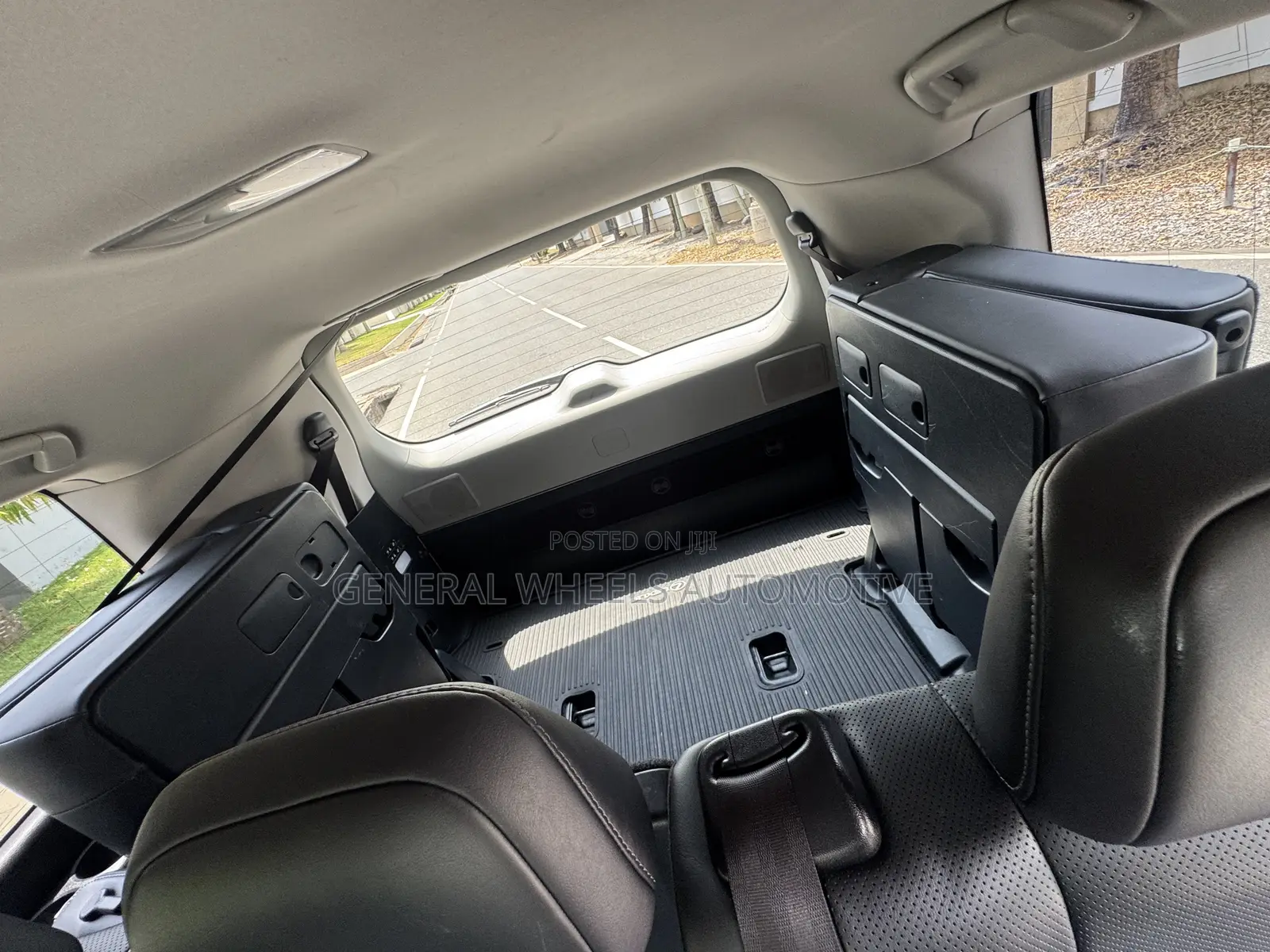 Lexus LX 570 AWD 2017 White