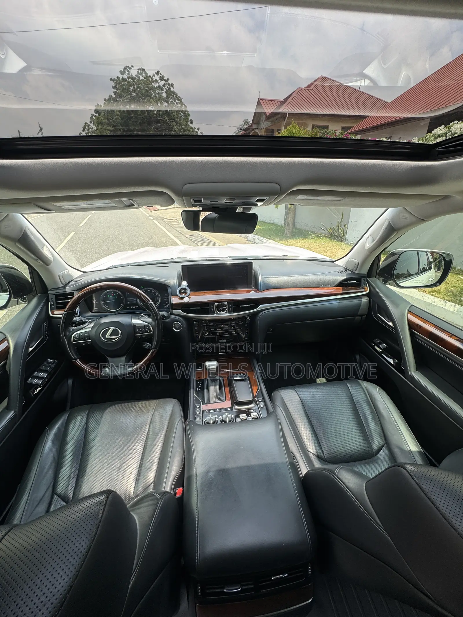 Lexus LX 570 AWD 2017 White