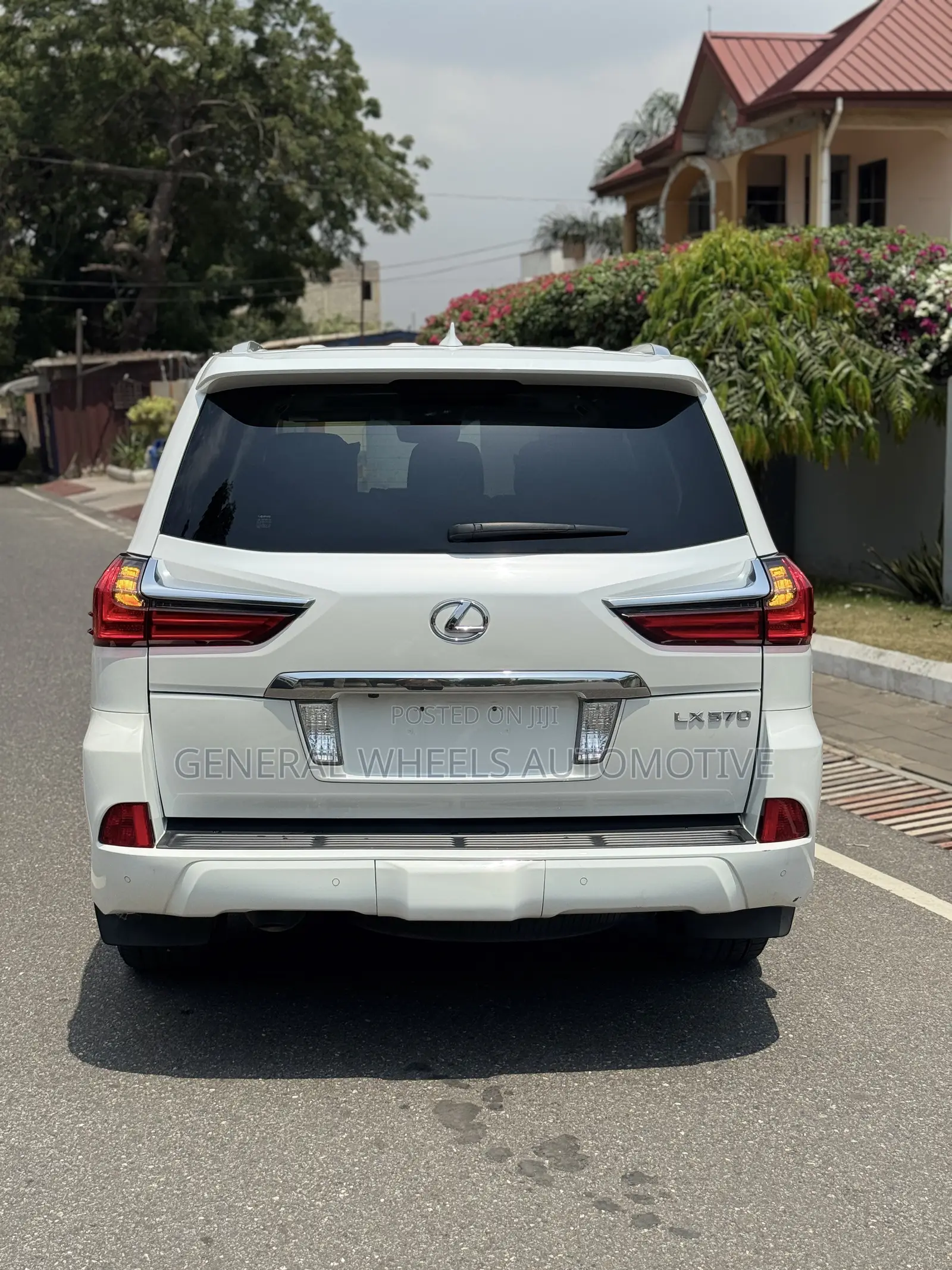 Lexus LX 570 AWD 2017 White