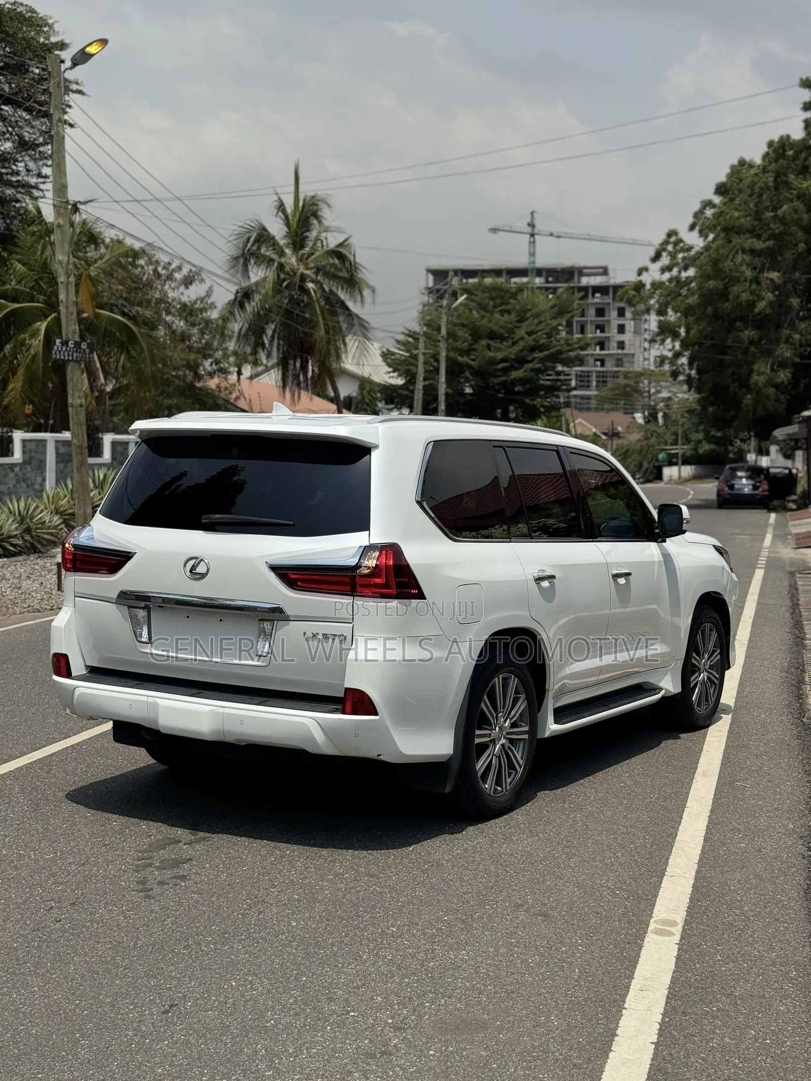 Lexus LX 570 AWD 2017 White