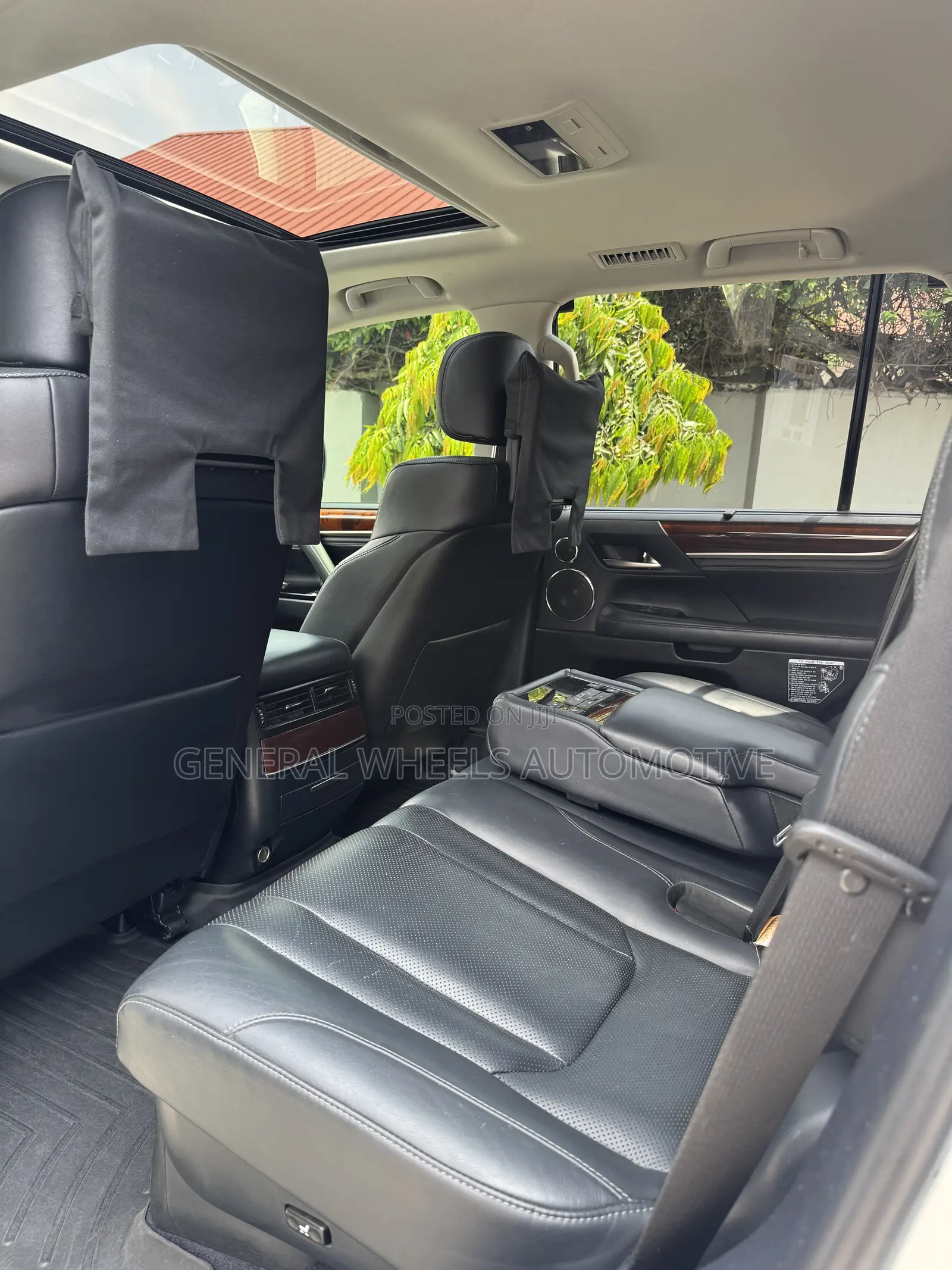 Lexus LX 570 AWD 2017 White