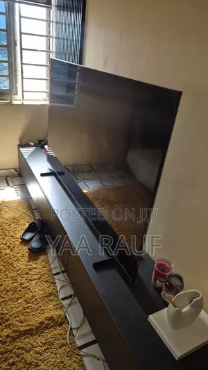 SAMSUNG 75 Inches