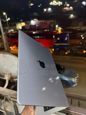 Laptop Apple MacBook Pro 2021 M1 16GB Apple M1 Pro SSD 512GB