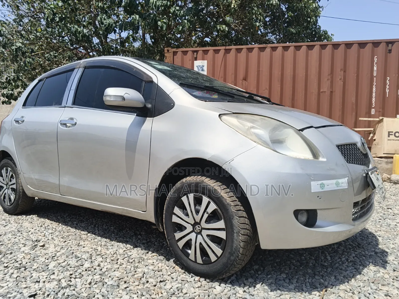 Toyota Vitz 1.0 FWD 5dr 2010 Gray