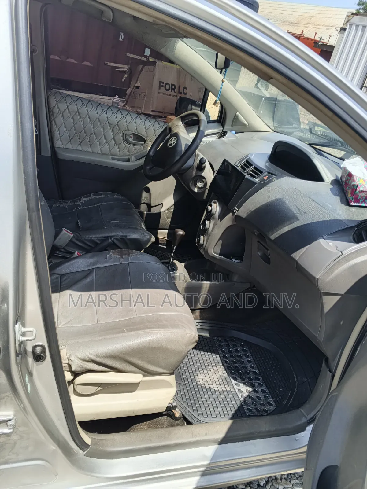 Toyota Vitz 1.0 FWD 5dr 2010 Gray
