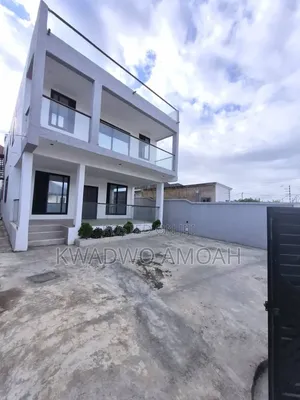 5bdrm House in Pokuase for sale