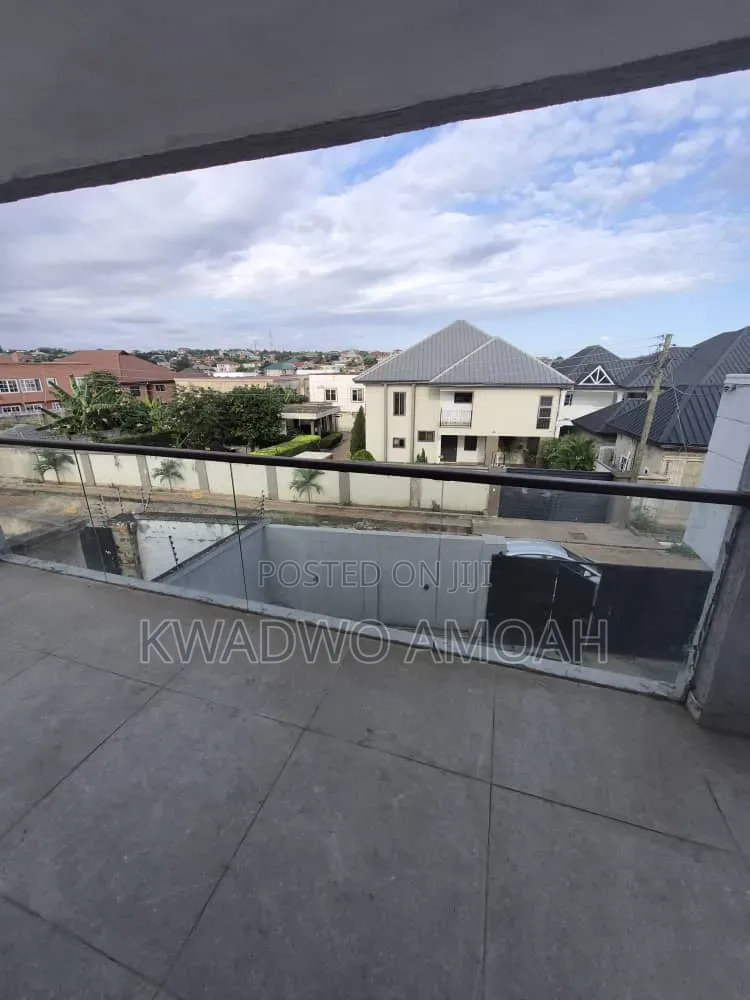 5bdrm House in Pokuase for sale