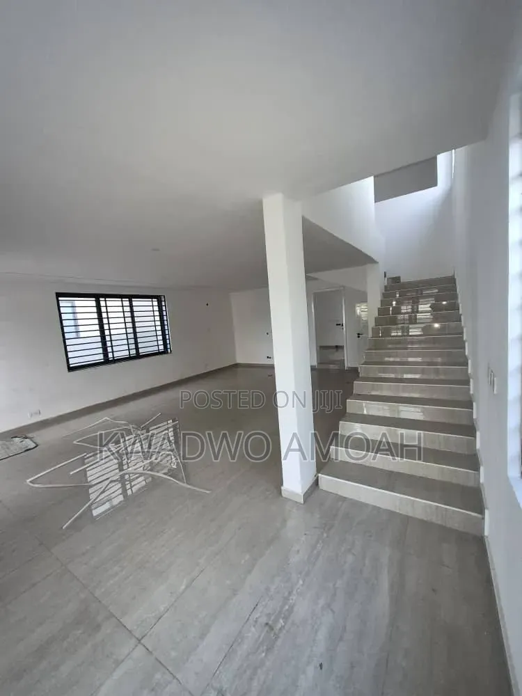 5bdrm House in Pokuase for sale