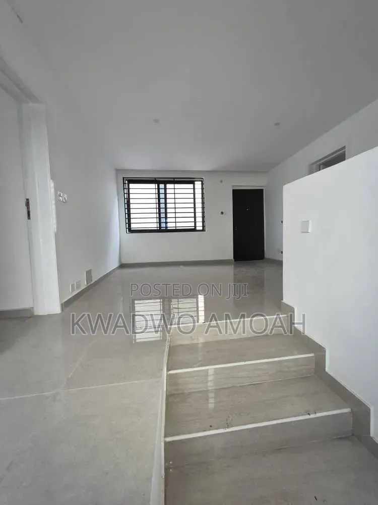 5bdrm House in Pokuase for sale