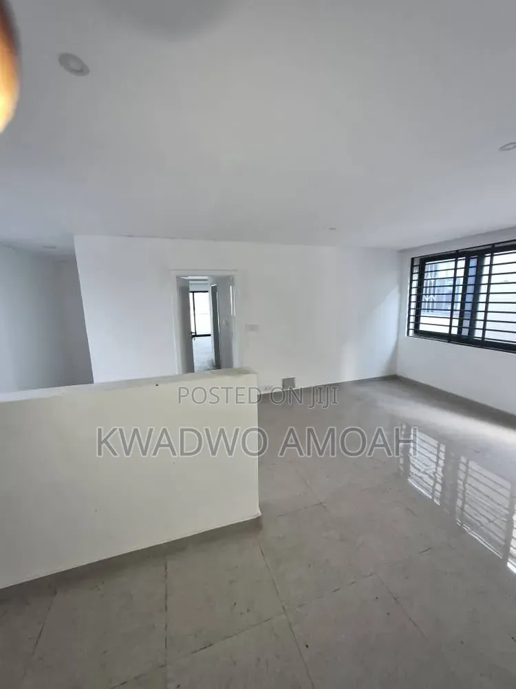 5bdrm House in Pokuase for sale