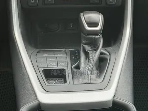 Toyota RAV4 XLE 2021 Silver