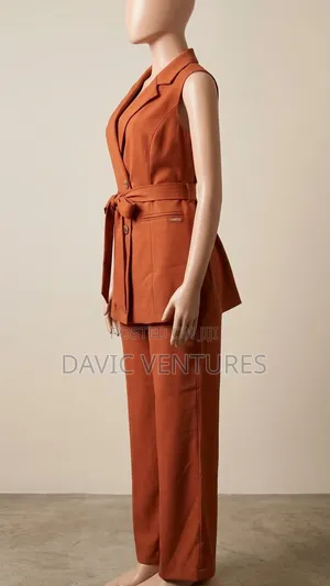Classy Women's Sleeveless Blazer & Trouser Set