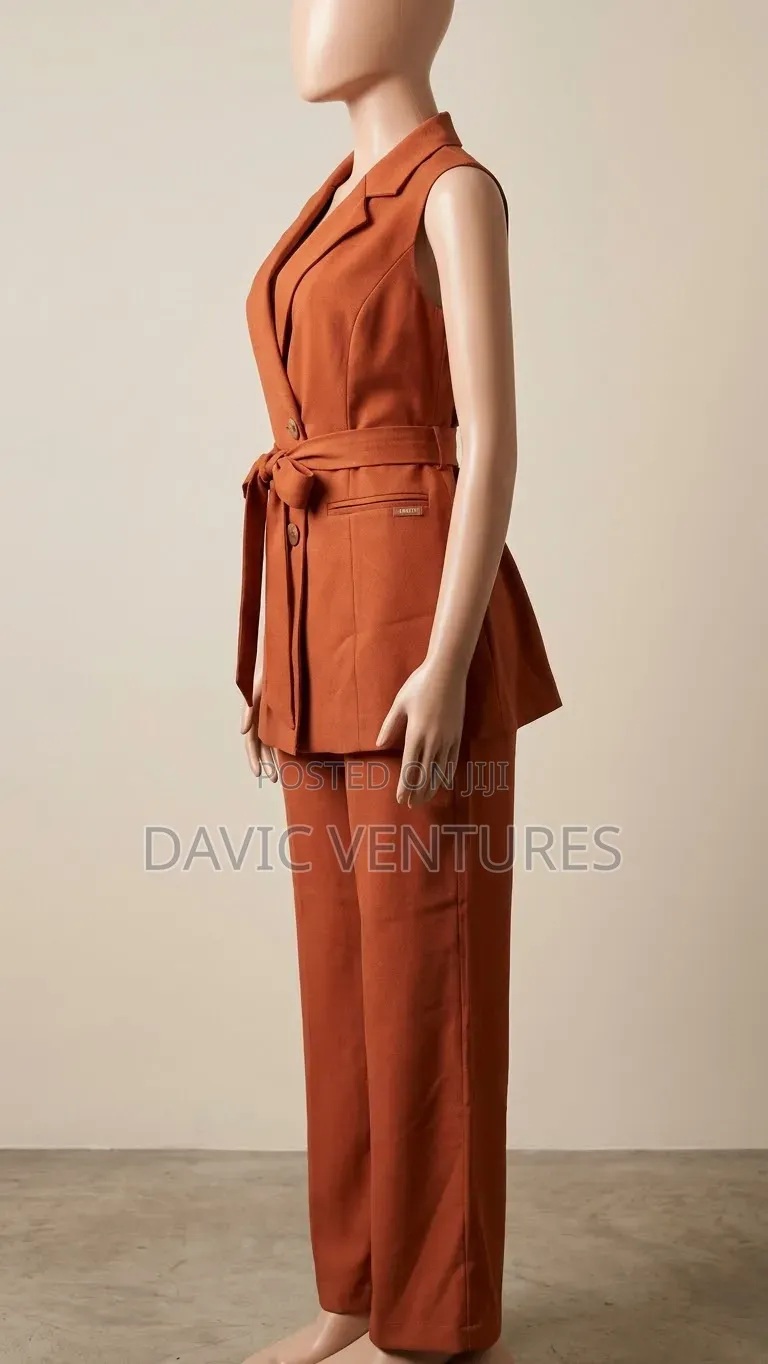Classy Women's Sleeveless Blazer & Trouser Set
