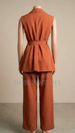 Classy Women's Sleeveless Blazer & Trouser Set