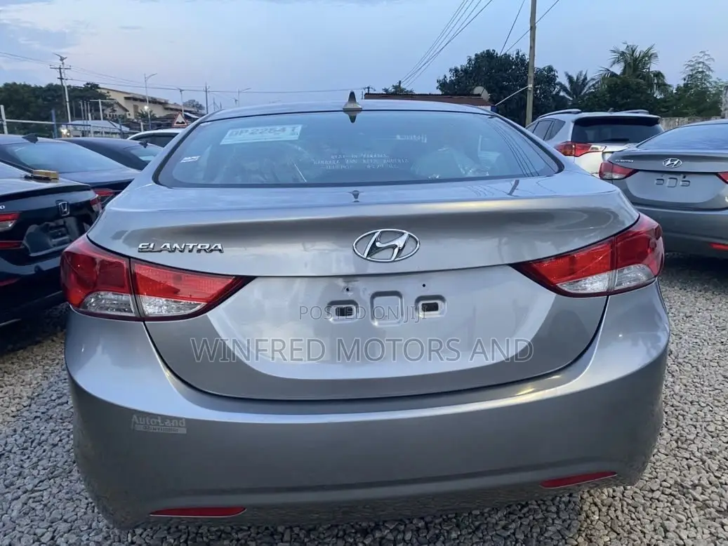 Hyundai Elantra GLS Sedan FWD (1.8L 4cyl 6A) 2013 Gray