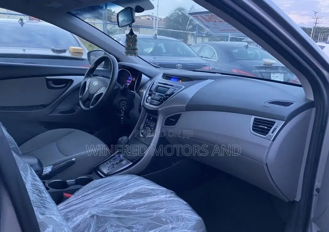 Hyundai Elantra GLS Sedan FWD (1.8L 4cyl 6A) 2013 Gray