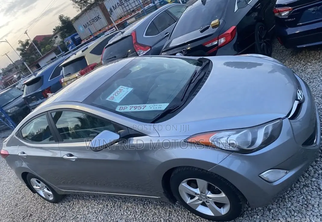 Hyundai Elantra GLS Sedan FWD (1.8L 4cyl 6A) 2013 Gray