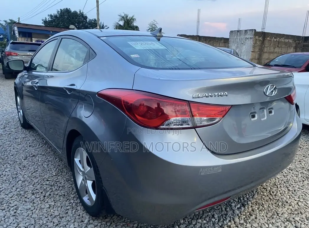 Hyundai Elantra GLS Sedan FWD (1.8L 4cyl 6A) 2013 Gray