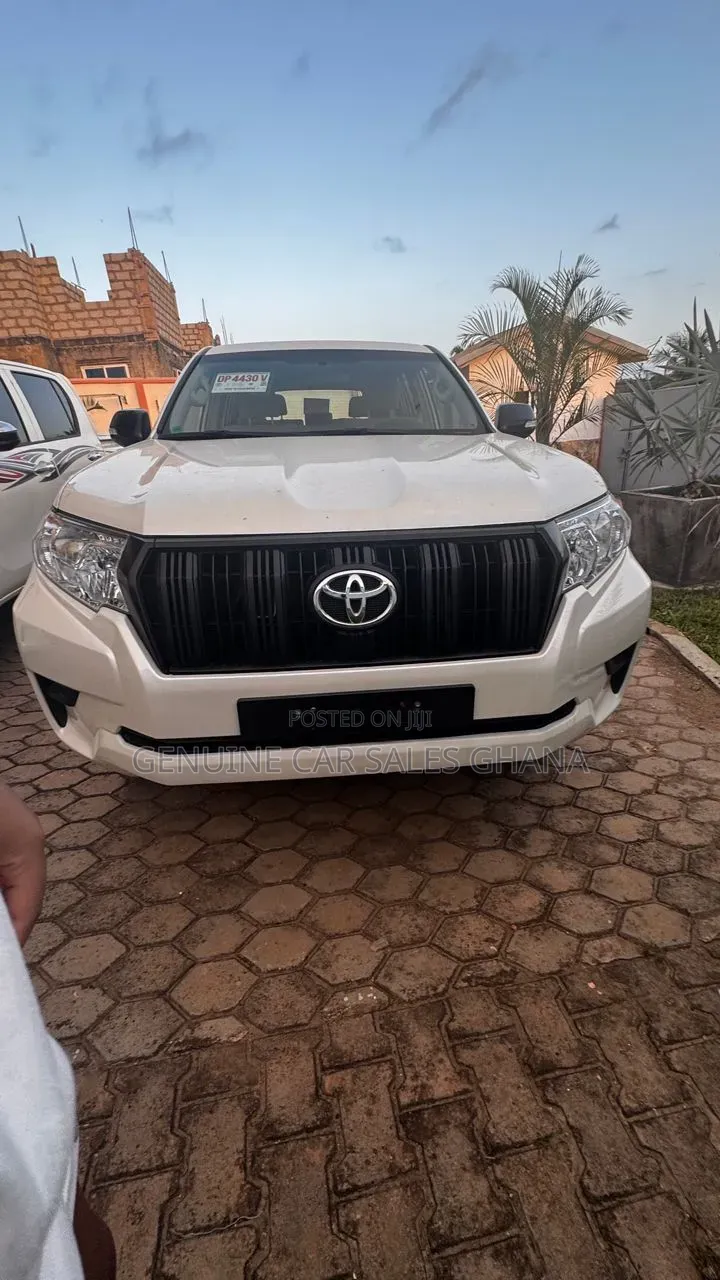 Toyota Land Cruiser Prado 2.7 2023 White