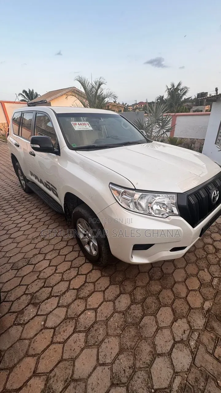 Toyota Land Cruiser Prado 2.7 2023 White