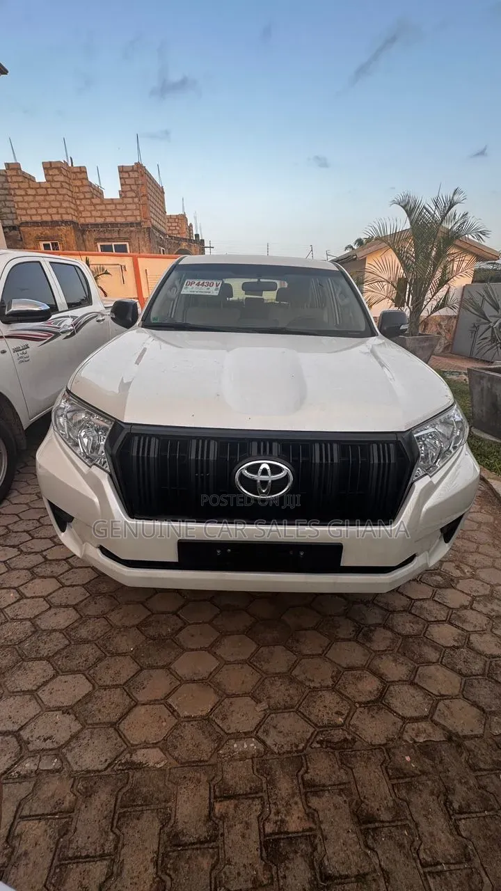 Toyota Land Cruiser Prado 2.7 2023 White