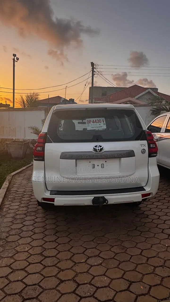 Toyota Land Cruiser Prado 2.7 2023 White