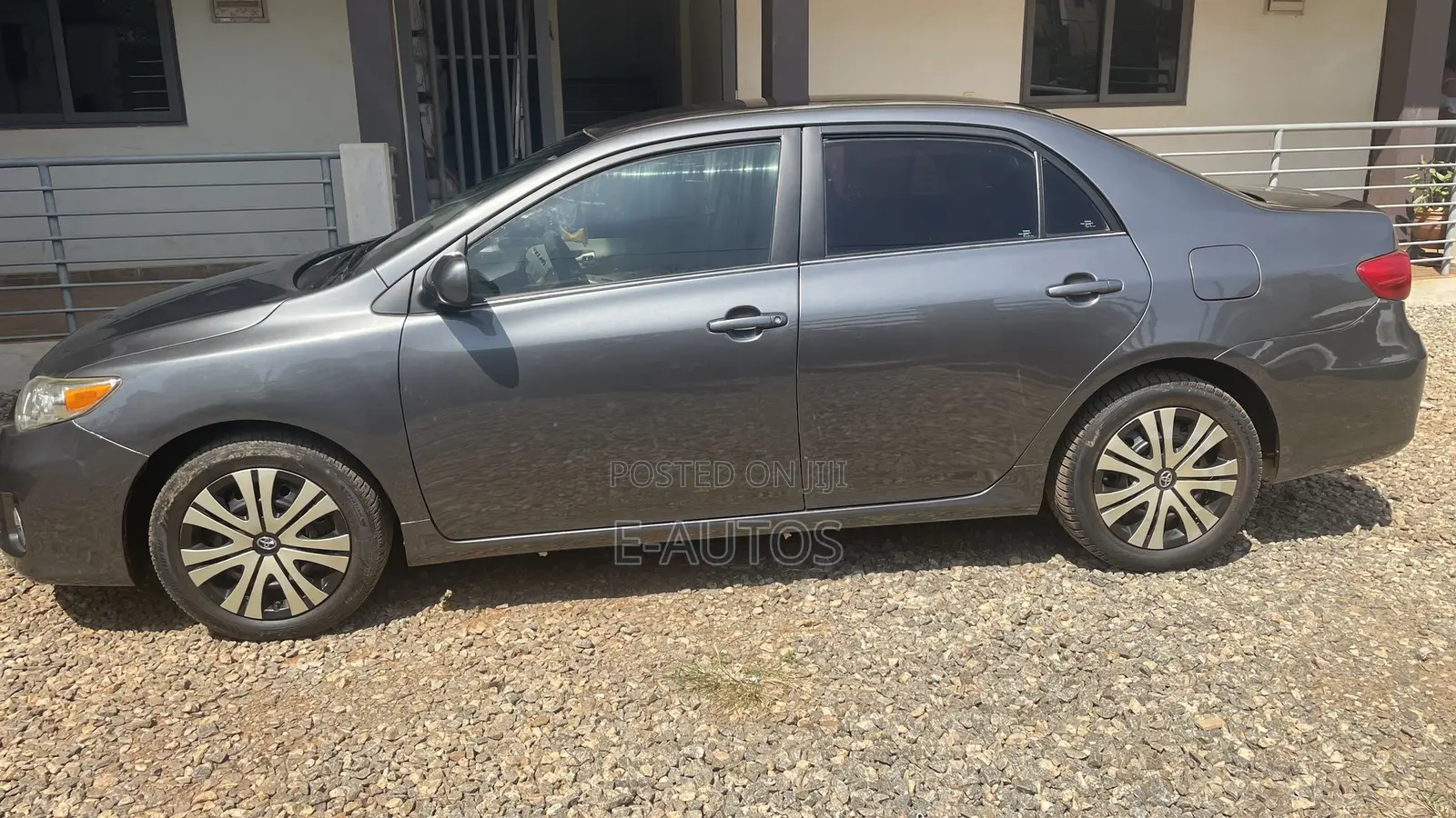 Toyota Corolla LE 4dr Sedan (1.8L 4cyl 4A) 2013 Gray
