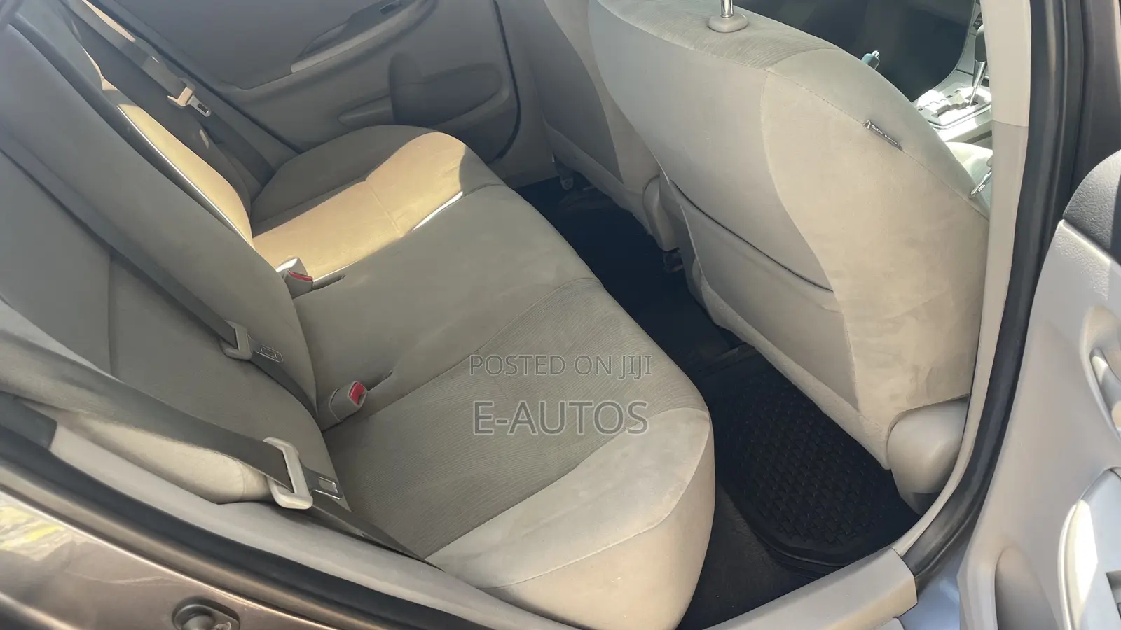 Toyota Corolla LE 4dr Sedan (1.8L 4cyl 4A) 2013 Gray
