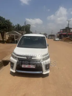 Toyota Voxy 2014 White