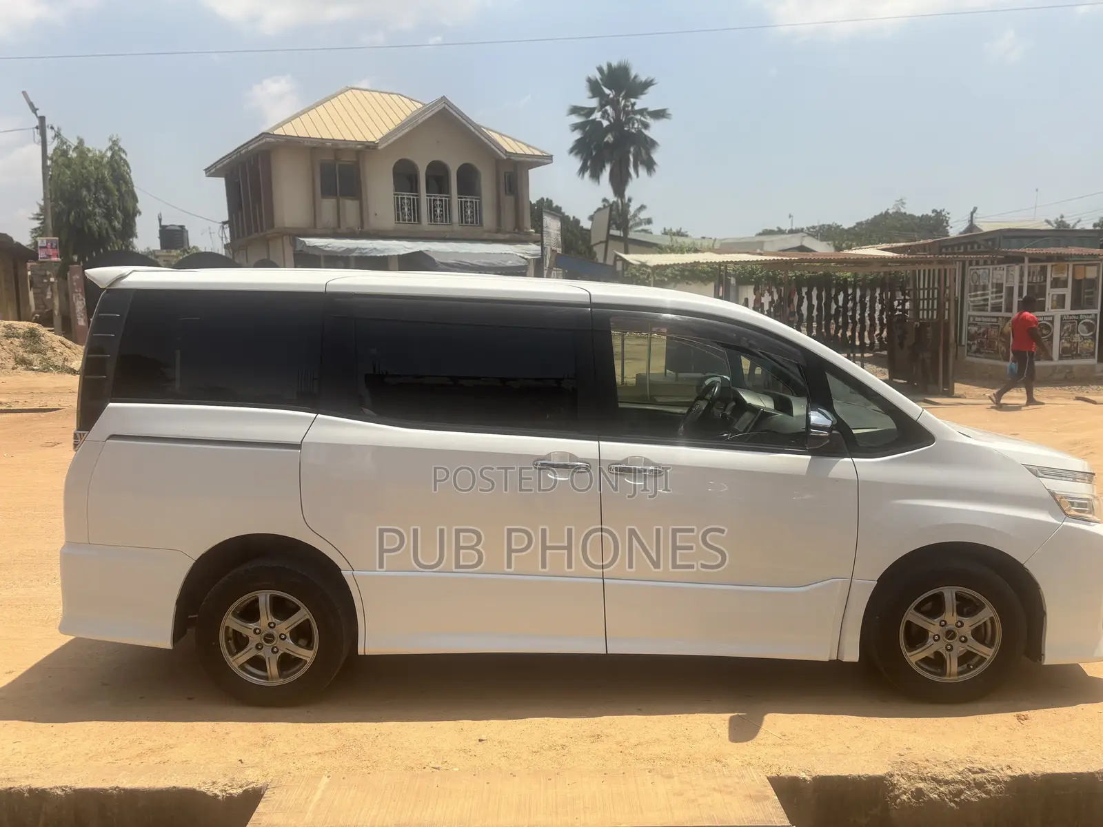 Toyota Voxy 2014 White