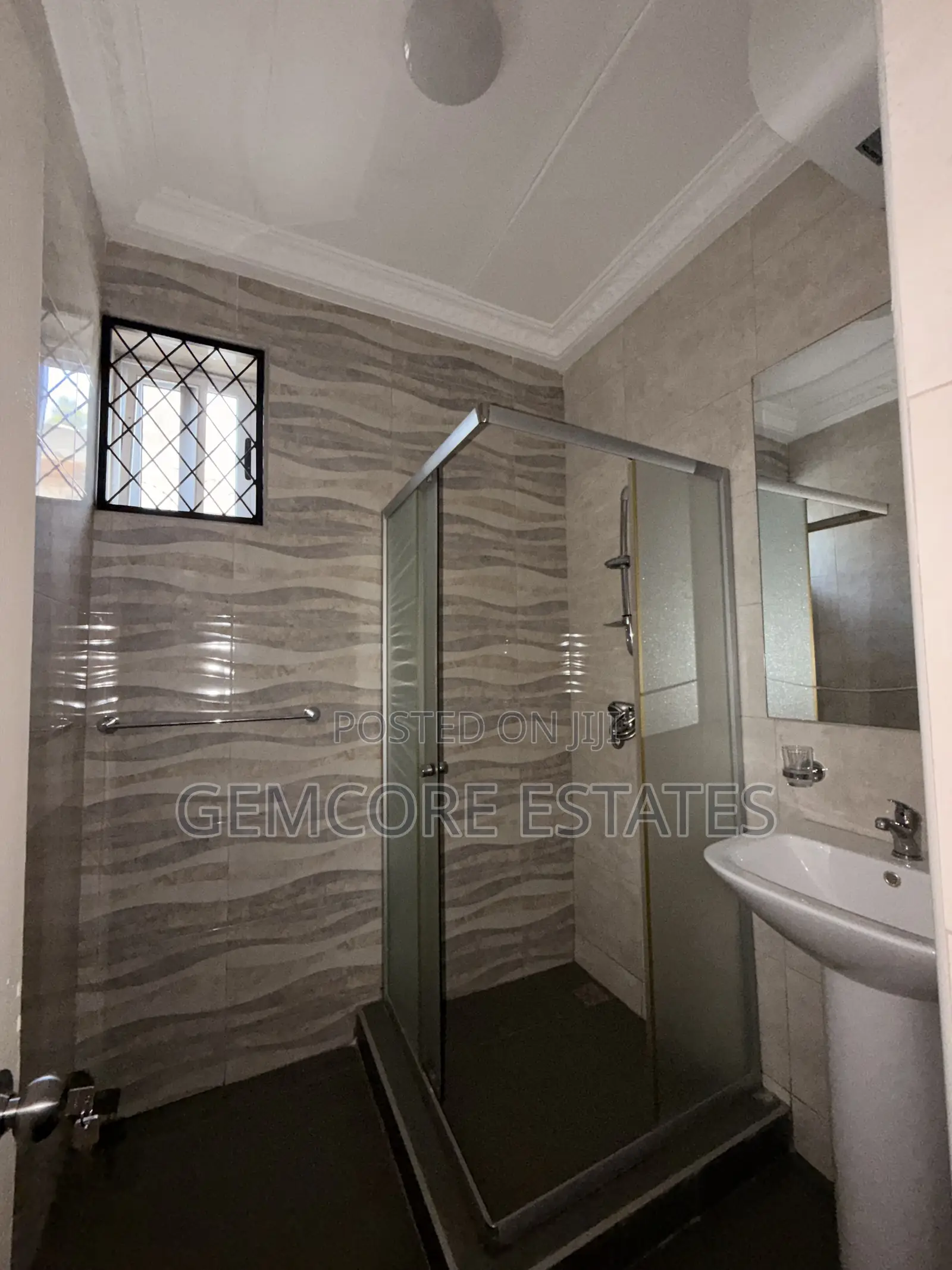 4bdrm House in Labone for rent