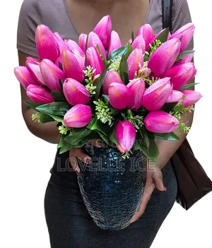 Minimalistic Flower Vase ( Emerald Green) With Flowers