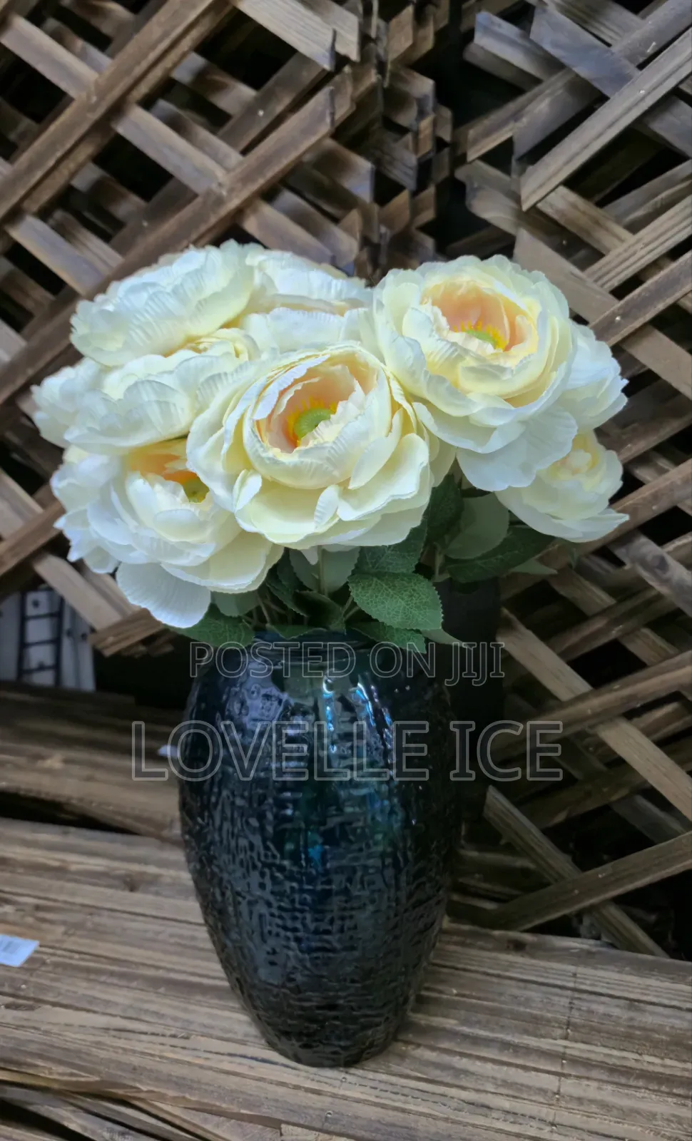 Minimalistic Flower Vase ( Emerald Green) With Flowers