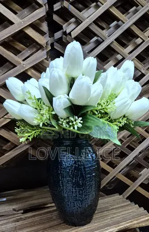 Minimalistic Flower Vase ( Emerald Green) With Flowers