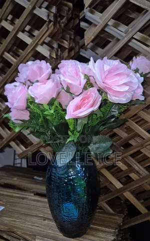 Minimalistic Flower Vase ( Emerald Green) With Flowers
