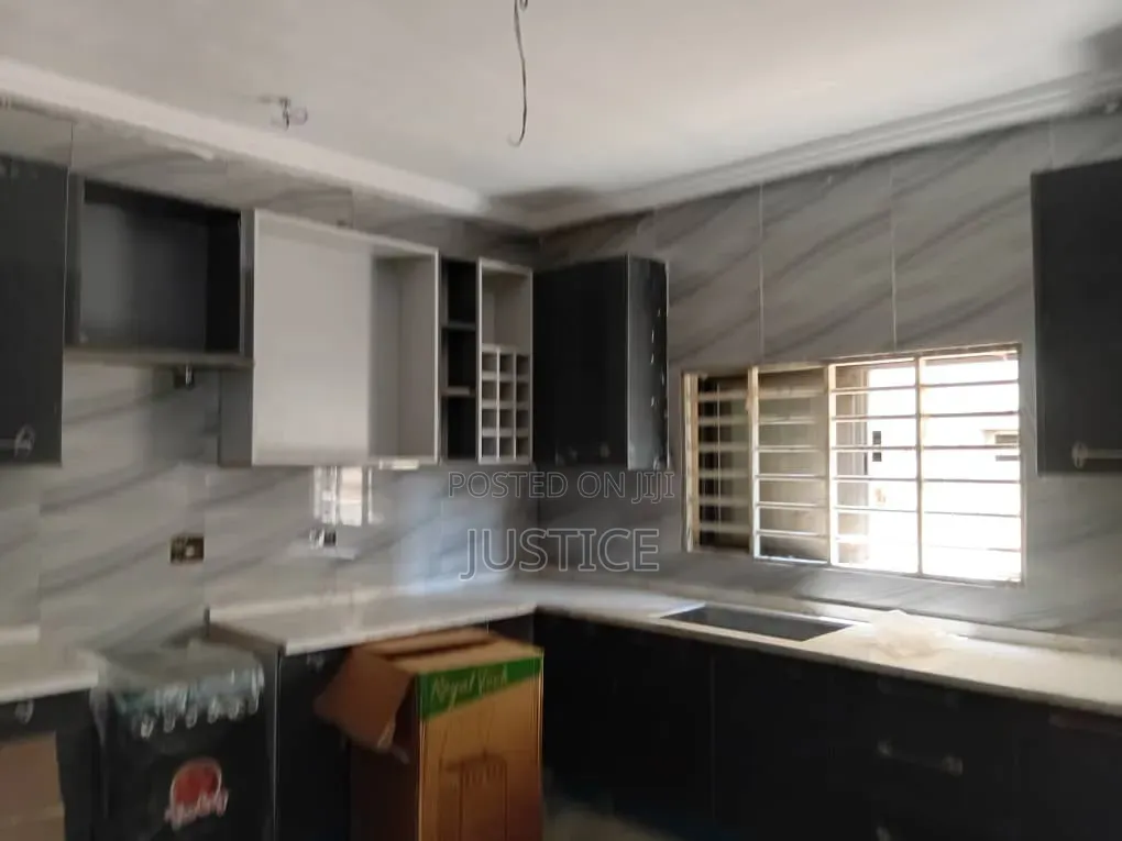 4bdrm House in Ashongman Estate, Police Station for sale