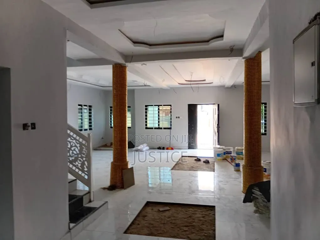 4bdrm House in Ashongman Estate, Police Station for sale