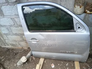 05 to 15 Toyota Tacoma Passager Front Door
