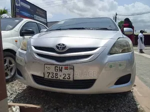Toyota Belta 2010 Silver