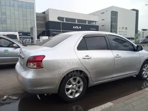 Toyota Belta 2010 Silver